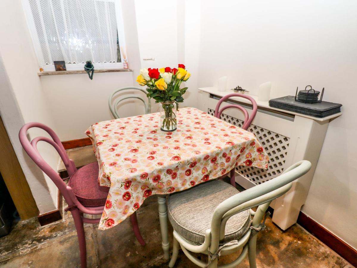 Villa Bendigedig à Blackburn  Extérieur photo
